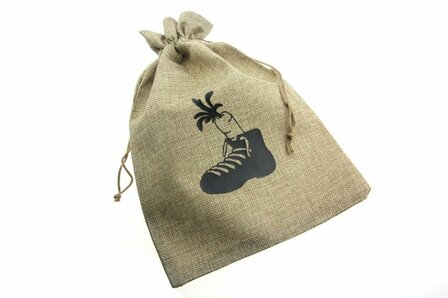 Jute look zakjes schoen met wortel 20 x 30 cm